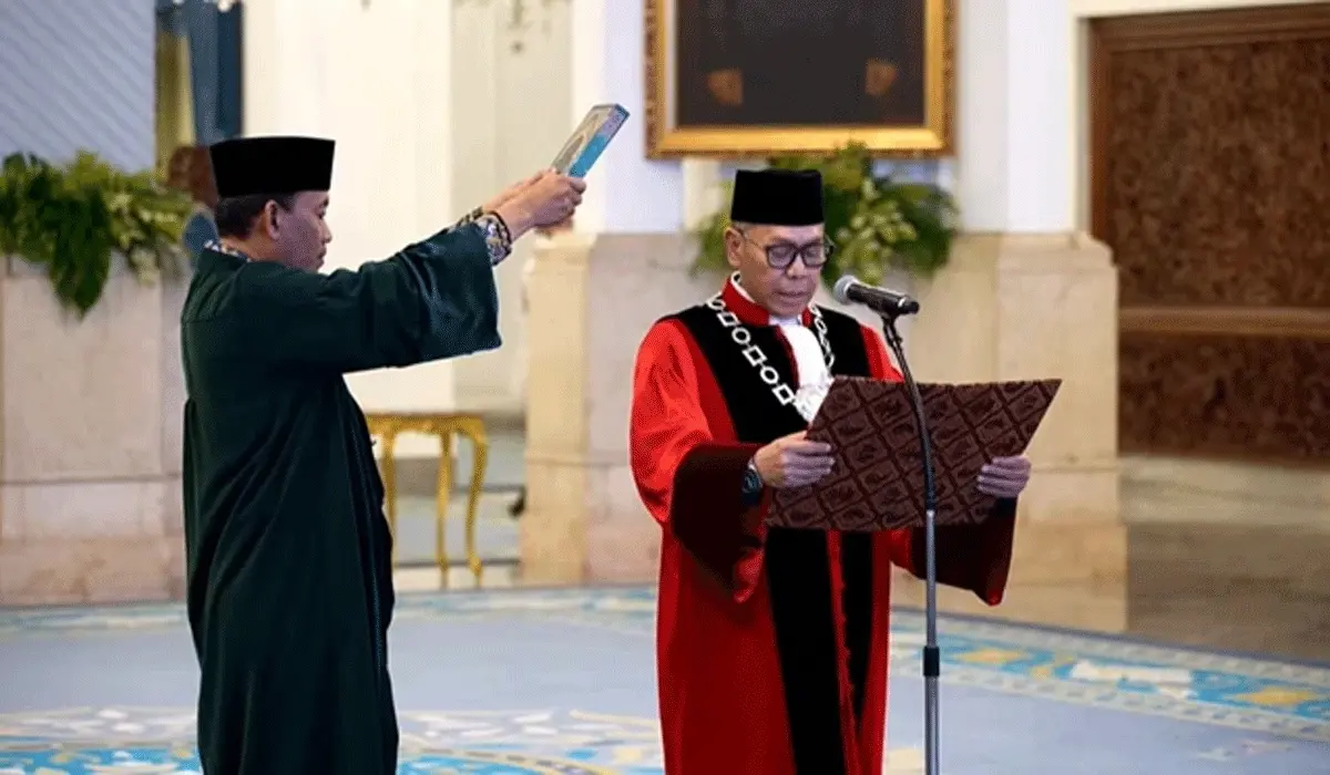 Adies Kadir Dilantik sebagai Hakim Mahkamah Konstitusi
